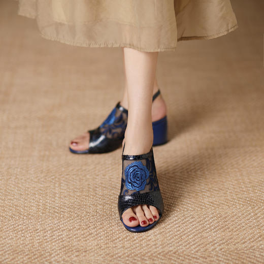 网纱绣花粗跟尖头，一字扣中跟鱼嘴民族风旗袍凉鞋JJ-C2010 商品图1