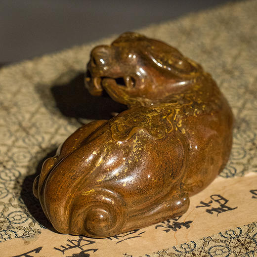 清 酱釉瑞兽灵芝镇纸 商品图1