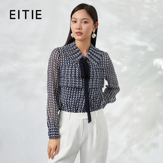 EITIE爱特爱秋季新款洋气职业干练显瘦系带几何印花衬衫上衣衬衣6609309 商品图0