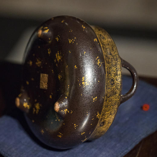 清 黑釉描金冲耳三足香炉 商品图1