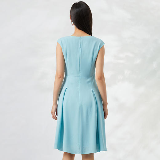 EITIE爱特爱夏季新款纯色百搭洋气收腰连衣裙6607367 商品图4