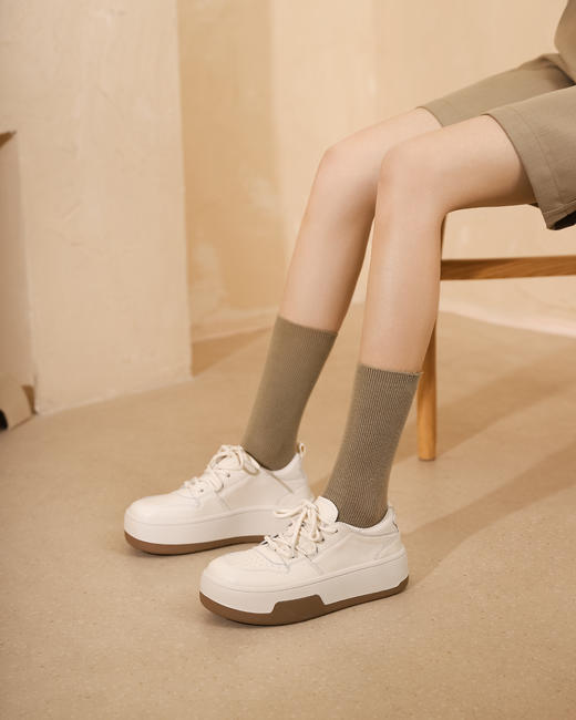 西村名物2022春季新款舒适百搭厚底牛皮休闲板鞋女X22AM18911 商品图1