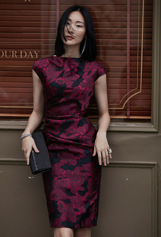 颈袖添香-连衣裙-“乱世佳人”J7280131A颈袖添香季新款短袖优雅气质修身印花连衣裙女中长款包臀裙J7280131A 商品图0