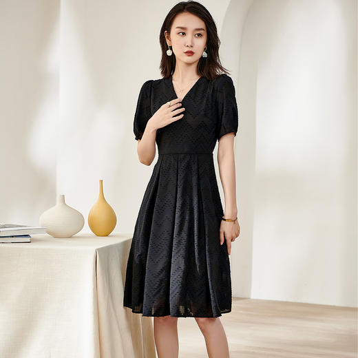 剩S/M 米思阳2025夏季新款气质镂空小黑裙高腰显瘦V领泡泡袖连衣裙1492 商品图2