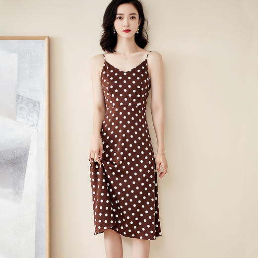 剩S 米思阳2024夏季新款复古优雅波点吊带裙子修身显瘦中长连衣裙1140 商品图0