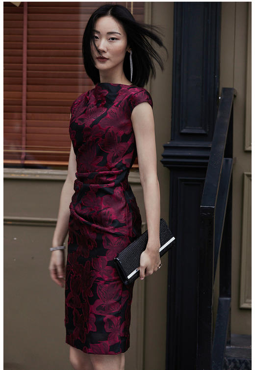 颈袖添香-连衣裙-“乱世佳人”J7280131A颈袖添香季新款短袖优雅气质修身印花连衣裙女中长款包臀裙J7280131A 商品图1