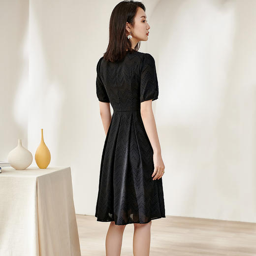 剩S/M 米思阳2025夏季新款气质镂空小黑裙高腰显瘦V领泡泡袖连衣裙1492 商品图3