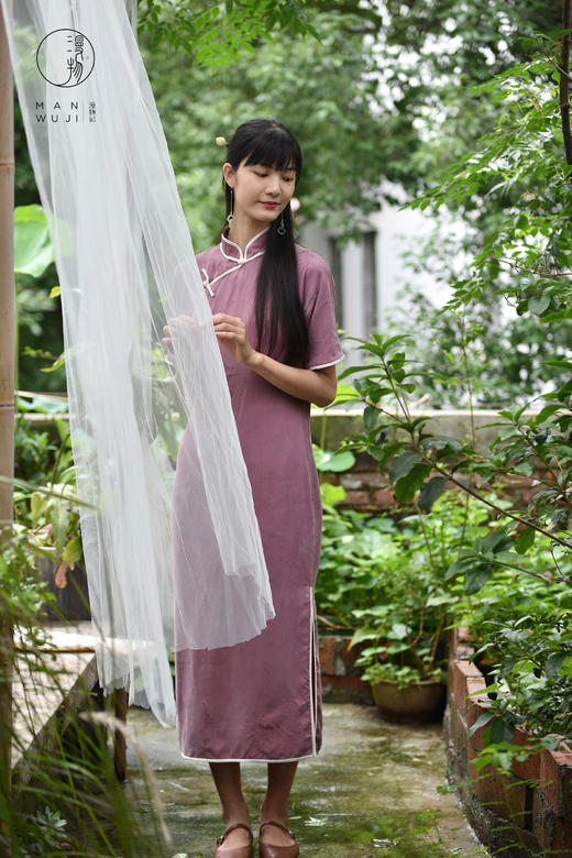 【漫物记】小满·铜氨丝彤管包边四分连袖旗袍 商品图3