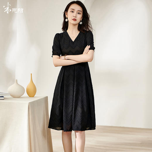 剩S/M 米思阳2025夏季新款气质镂空小黑裙高腰显瘦V领泡泡袖连衣裙1492 商品图1