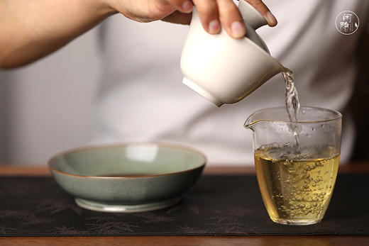 2022年老曼峨古树 普洱茶生茶（龙珠）100克 商品图5