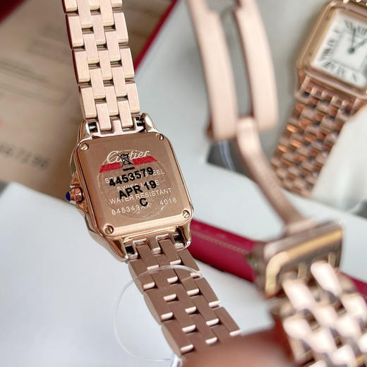 原单品质，Panthère de Cartier 卡地亚猎豹系列 女装中小号表款，朗达瑞士进口石英机芯。316L精钢表壳，小号尺寸（宽22mm 长30mm ）中号尺寸（宽27mm 长37mm ） 商品图11