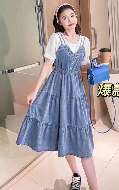 02018牛仔拼接连衣裙（4） 商品图0