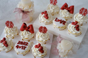 情侣、纪念日主题：杯子蛋糕，口感和颜值缺一不可，爱和期待，520、情人节、七夕必选，需提前24小时以上预订