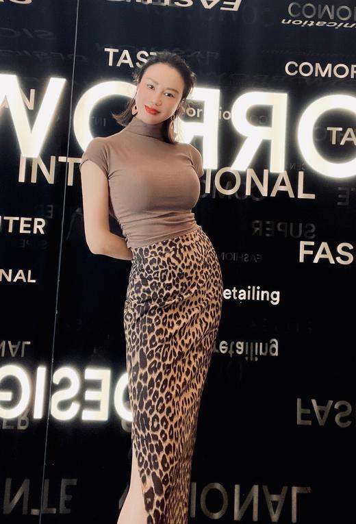 新款J22315322“巨胸T“ 纯欲风复古港风修身高领针织衫（四季可穿） 商品图1