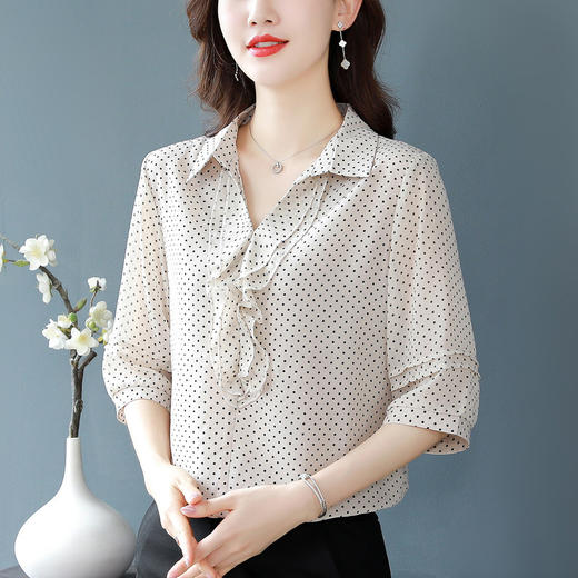 MZ 802135气质通勤修身型波点翻领雪纺衫 商品图1