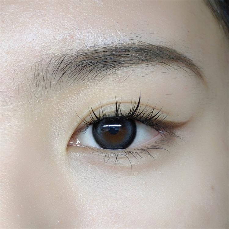 眼部图(太妃奶栗):模特图(黑色泪滴):模特图(太妃