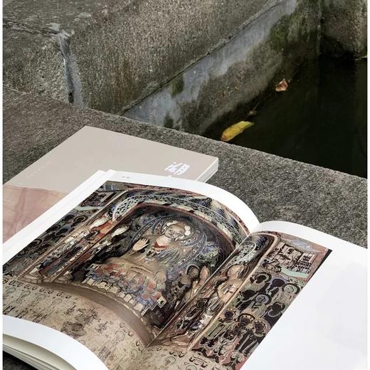 《湖上 惠风在衣》，平装2册，16开，王亚蓉等，西泠印社出版社2022年4月版，438页，定价198，售价198元。

“惠风在衣”语出《二十四诗品•冲淡》：“素处以默，妙机其微。饮之太和，独鹤与飞。 商品图4