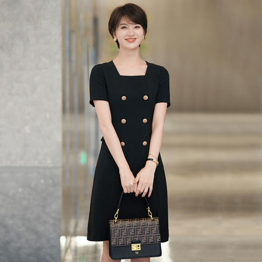 黑色短袖连衣裙女夏季新款职业通勤短袖气质方领中长裙 商品图2