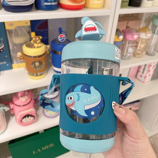 【品牌直发】【杯具熊冷萃吸管杯】550ml 夏季儿童学生防摔卡通杯 婴儿便携水壶 商品图1