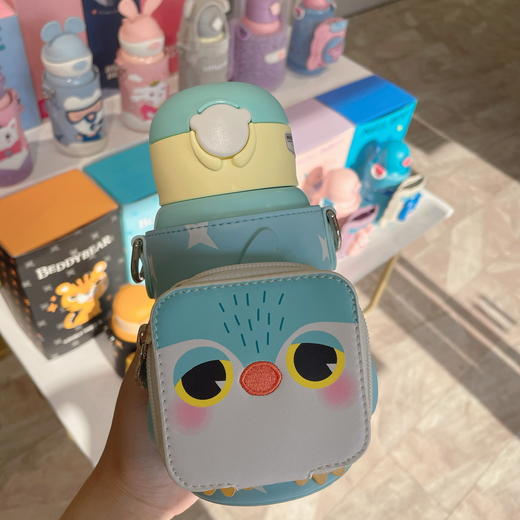 【品牌直发】【杯具熊熊抱儿童杯系列】保温杯 三杯盖 带吸管水壶创意萌杯宝宝水杯 540ml 商品图1