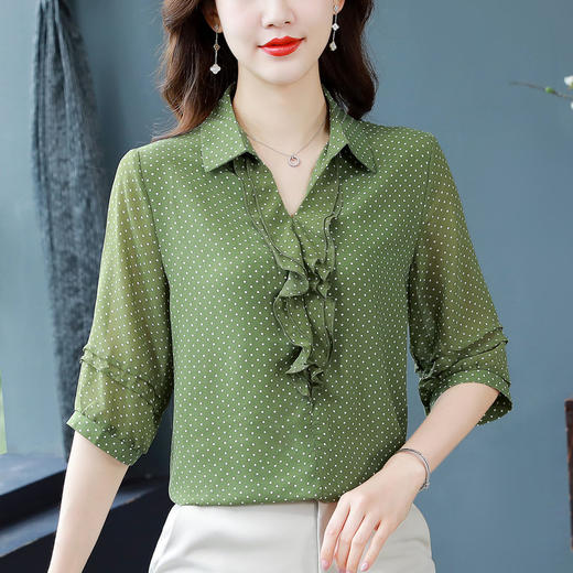 MZ 802135气质通勤修身型波点翻领雪纺衫 商品图3