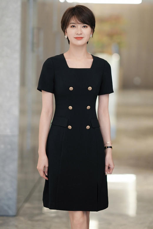 黑色短袖连衣裙女夏季新款职业通勤短袖气质方领中长裙 商品图5