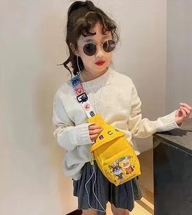 2022年61限定款：盲盒挎包(黄色），内含烘焙小食随机发送，满百起送