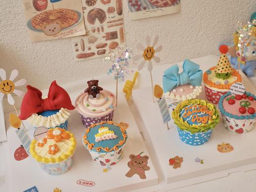 2022年61限定款：纸杯蛋糕，奶油霜手绘，莓果夹心，款式随机 商品图1