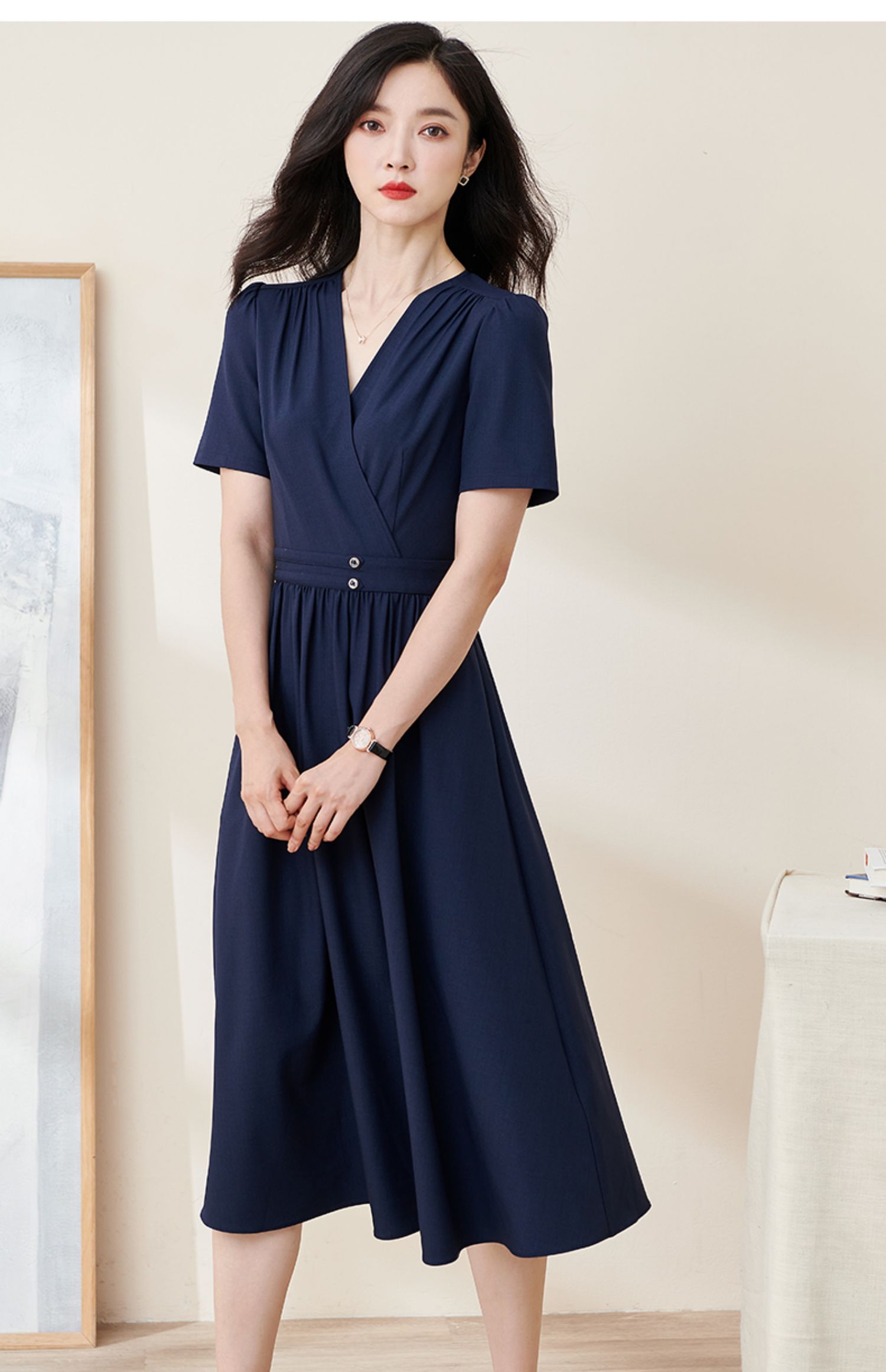 米思阳夏季新款简约气质纯色v领薄款压褶大摆中长连衣裙1327