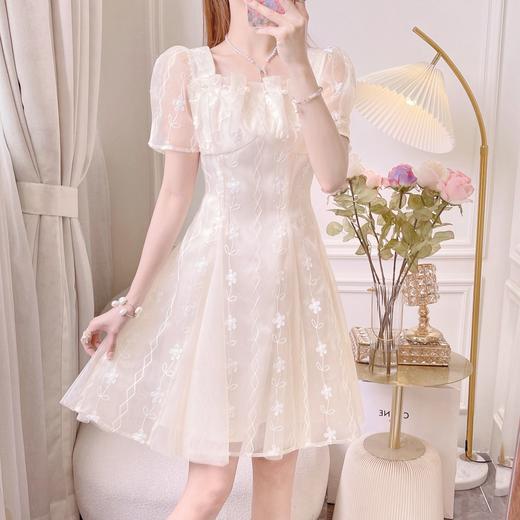 【清仓非质量问题不退换】张心子【怦然心动】钉珠设计方领连衣裙女夏季2022新款绣花网纱裙 U2204108 商品图0