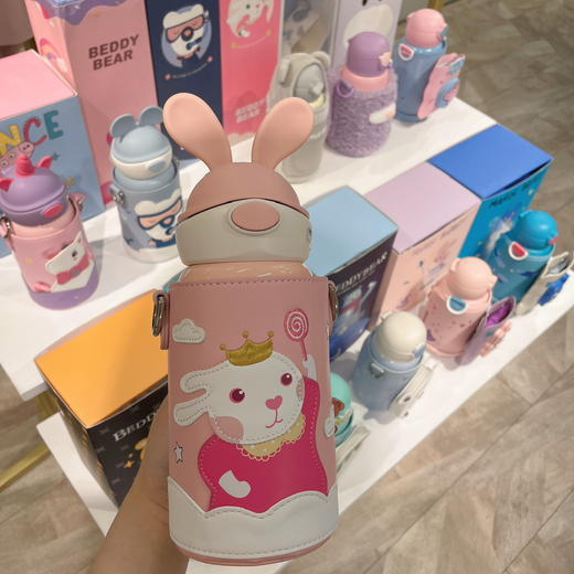 【品牌直发】【杯具熊定制款儿童杯】双杯盖 硅胶耳朵保温杯 杯身浮雕 600ml兔飞飞 商品图0