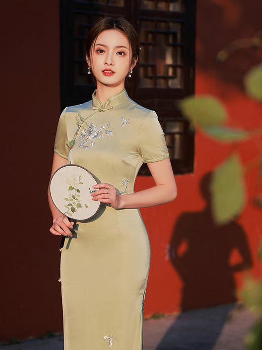 MYJ新款改良女复古刺绣年轻气质旗袍 商品图3