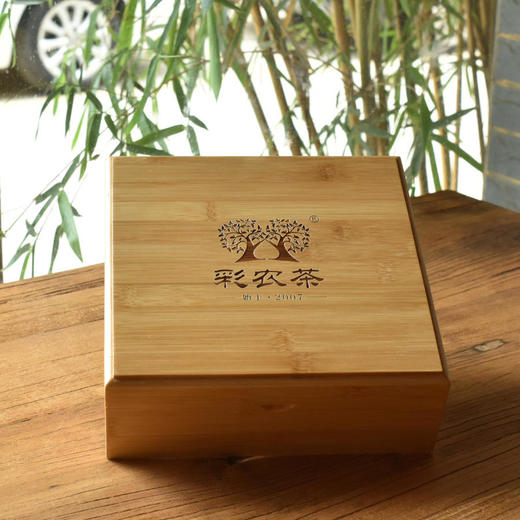 彩农茶200克饼高端单饼竹盒（不含茶） 商品图0