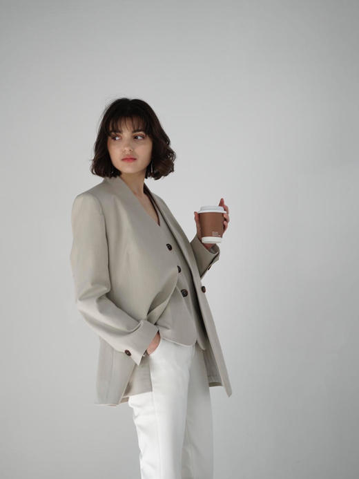 Semplicita | U03 Mae Blazer 单扣无领分割线西装外套 ［ 米/ 白 / 黑藏青 / 黑PU ］ 商品图6