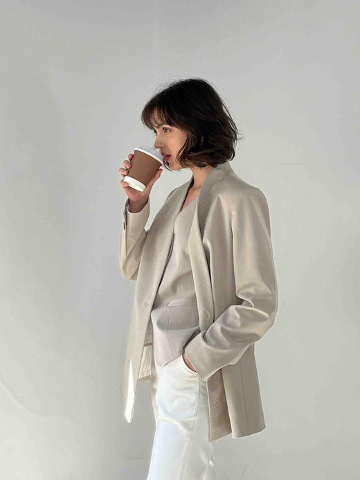 Semplicita | U03 Mae Blazer 单扣无领分割线西装外套 ［ 米/ 白 / 黑藏青 / 黑PU ］ 商品图9