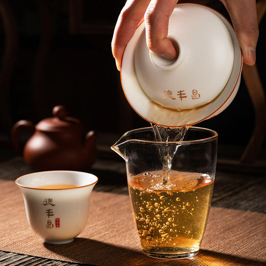 德丰昌普洱茶【黄印·生茶】2022年新品易武弯弓古树茶 商品图3
