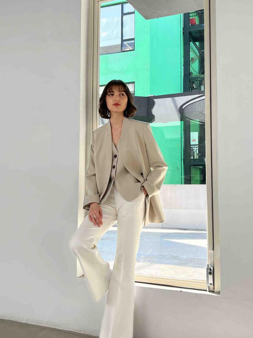 Semplicita | U03 Mae Blazer 单扣无领分割线西装外套 ［ 米/ 白 / 黑藏青 / 黑PU ］ 商品图7