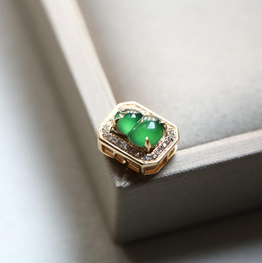 高冰种阳绿翡翠绿方葫芦吊坠18k黄金钻石镶嵌 商品图0