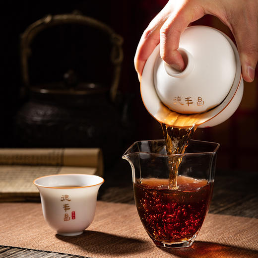 德丰昌普洱茶【黄印·熟茶】2022年新品易武弯弓古树茶 商品图2