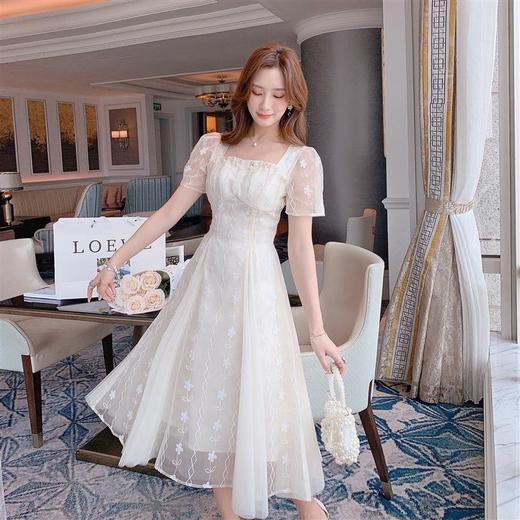 【清仓非质量问题不退换】张心子【怦然心动】钉珠设计方领连衣裙女夏季2022新款绣花网纱裙 U2204108 商品图4