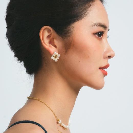 2楼Fellala翡拉拉夏季基础款优雅气质珍珠耳钉女时尚简约精致耳环潮 款号92254105 吊牌价799 现价719 商品图2