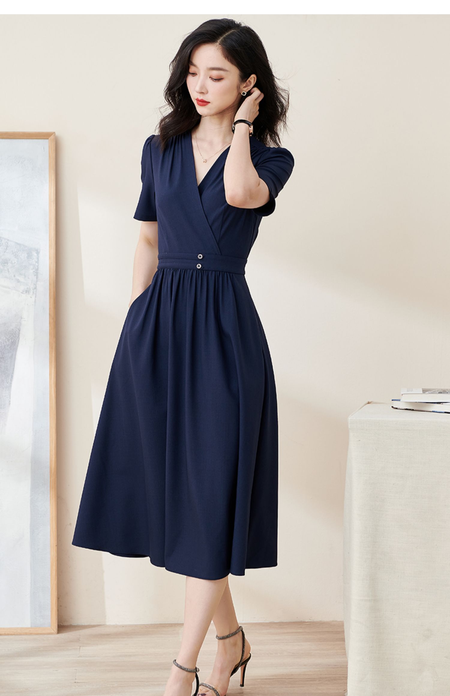 米思阳夏季新款简约气质纯色v领薄款压褶大摆中长连衣裙1327
