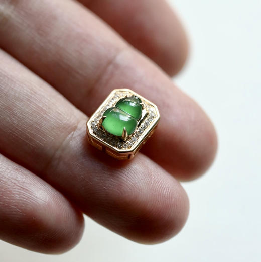 高冰种阳绿翡翠绿方葫芦吊坠18k黄金钻石镶嵌 商品图10