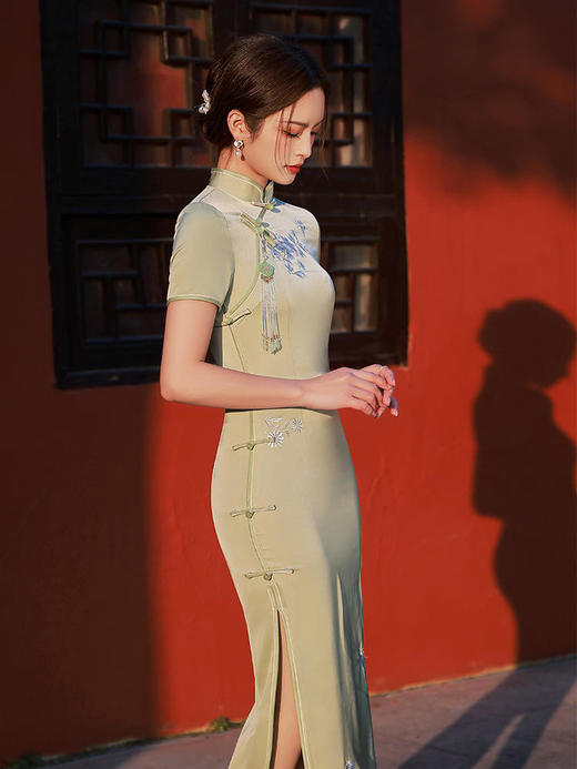 MYJ新款改良女复古刺绣年轻气质旗袍 商品图1