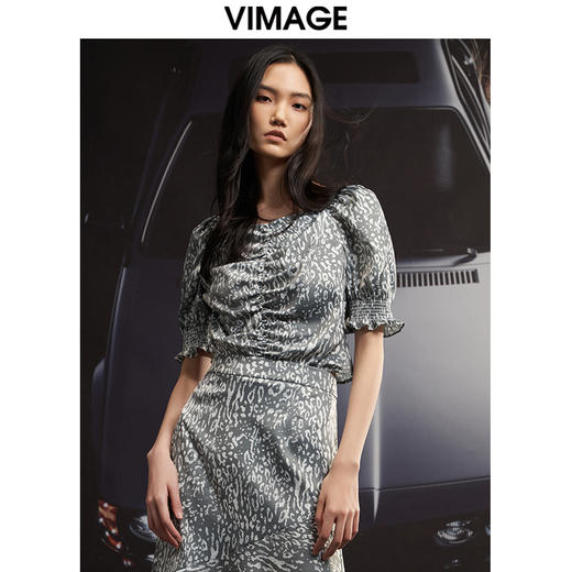VIMAGE/纬漫纪夏季新款气质优雅印花复古显瘦方领上衣VB2213910 商品图3