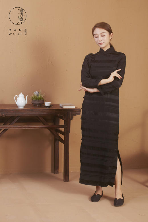 丝棉平肩长袖黑色横纹旗袍 商品图7