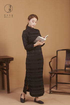 丝棉平肩长袖黑色横纹旗袍