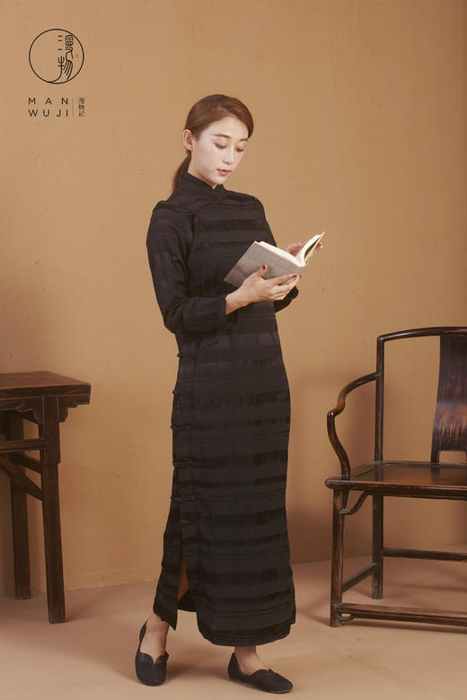 丝棉平肩长袖黑色横纹旗袍 商品图0