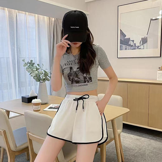 【显瘦显高】Mrs Ula运动休闲热裤2条 商品图2