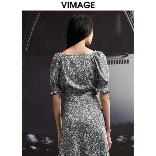 VIMAGE/纬漫纪夏季新款气质优雅印花复古显瘦方领上衣VB2213910 商品图4